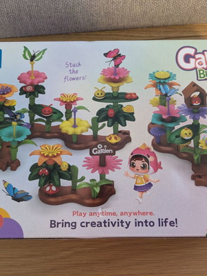 Garden building set with flowers unused