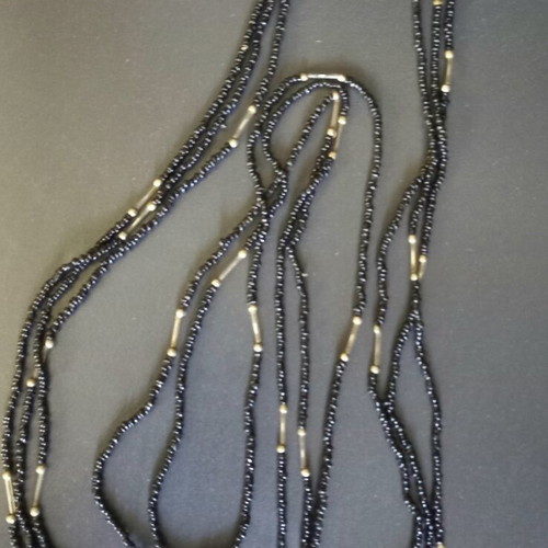 Necklaces set like new, black and silver, versatile length