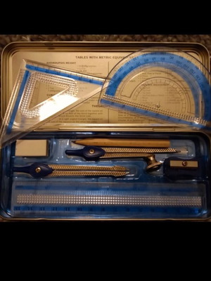Metal geometry box new with 10 instruments