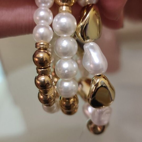 Pearl bracelets new, pack of 3 gold and white elastic