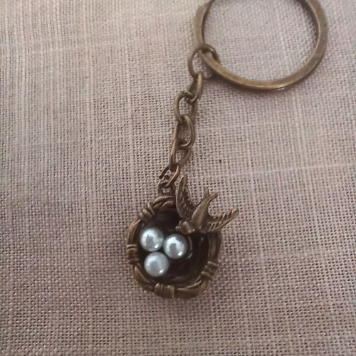 Keychain with pearls like new, swallow with nest and eggs