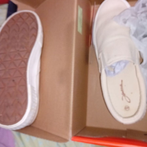 Iguana women's slip on athletic shoes new, size 40, beige