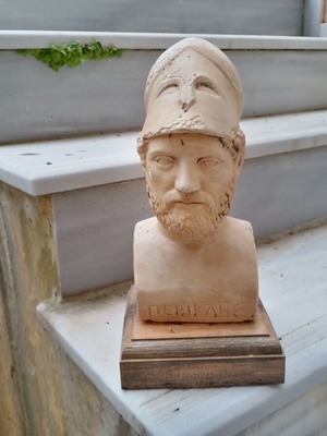 Ceramic bust of Pericles used with wooden base