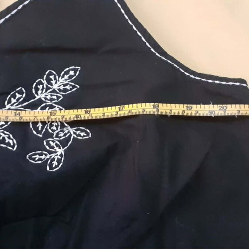 Black camisole top like new with white floral embroidery XXL