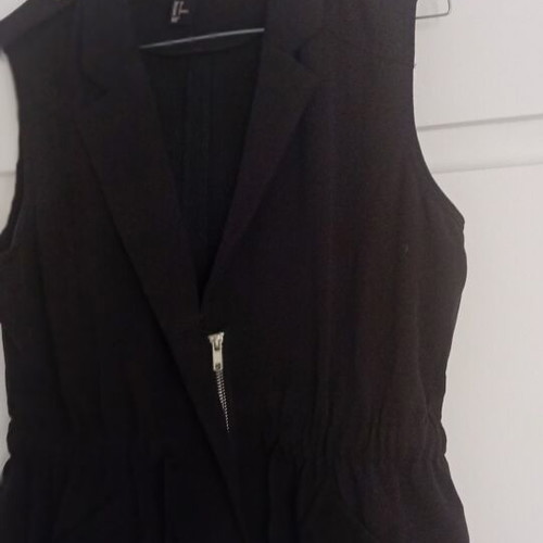 H&M black vest with elastic waist and zipper, size Small, like new