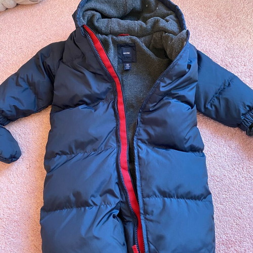 Gap snowsuit like new, dark blue with hood