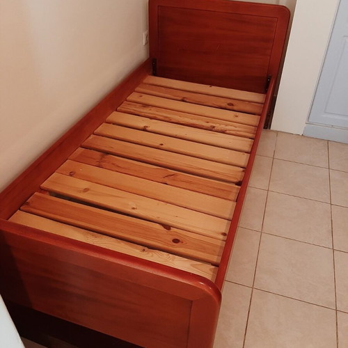 Single bed made of solid wood like new, brown