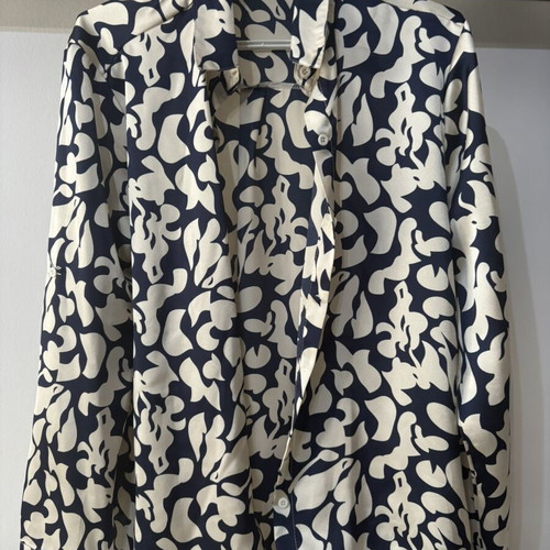 Printed silk shirt with satin sheen, like new, size M, beige and blue