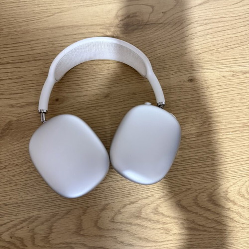 AirPods Max like new with case and charging cable