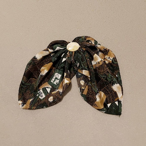 Hair clip used with olive and beige color
