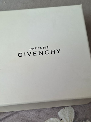 Givenchy perfume box like new