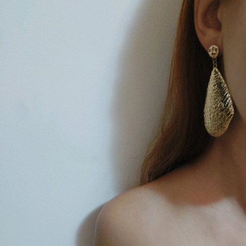 Gold handmade drop-shaped earrings new
