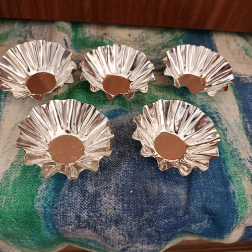 Metal cupcake holders set of 5 new