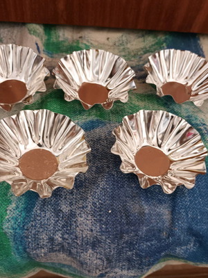 Metal cupcake holders set of 5 new