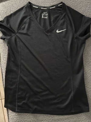 Nike спортна тениска за момичета употребявана, черна, размери 146-152 см