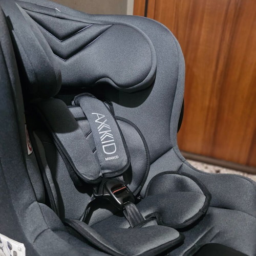 Axkid Minikid 2 Premium car seat like new 0-7 years
