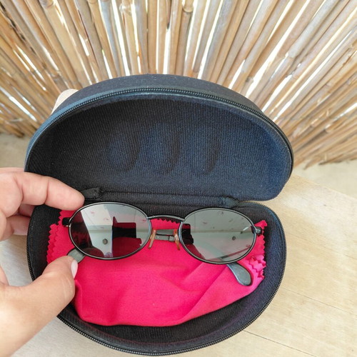 Iceberg vintage unisex oval sunglasses used, black metal frame