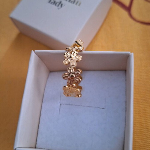 Bohemian Lady earrings new, gold with flower design