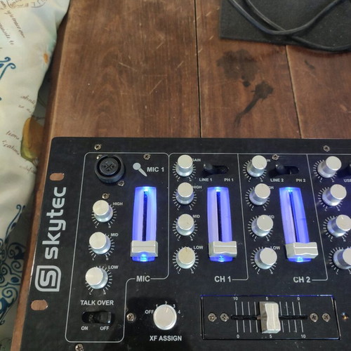 Skytec STM-3005REC audio mixer like new