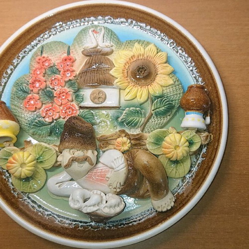 Decorative embossed plate like new, 26 cm diameter