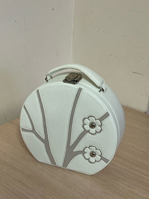 Small case with lining and mirror new