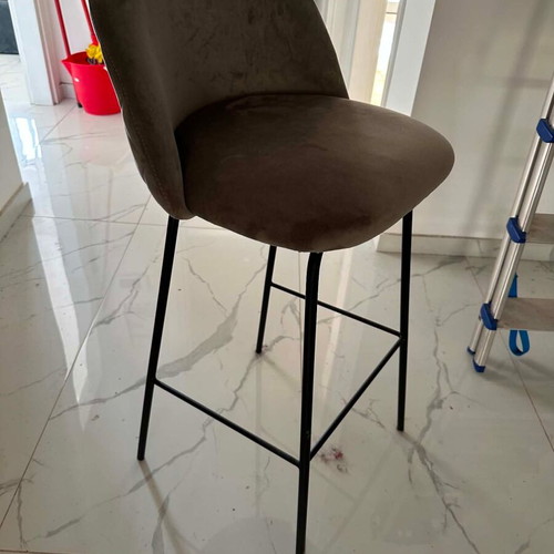 Chairs set of 4 like new, kitchen or dining room