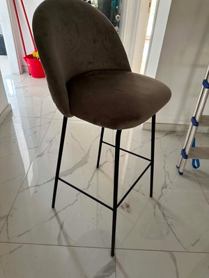 Chairs set of 4 like new, kitchen or dining room