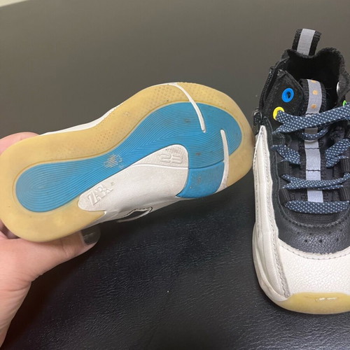 Zara sneakers for boy size 23 like new