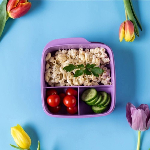 Bebe set with airtight food container and non-slip plate