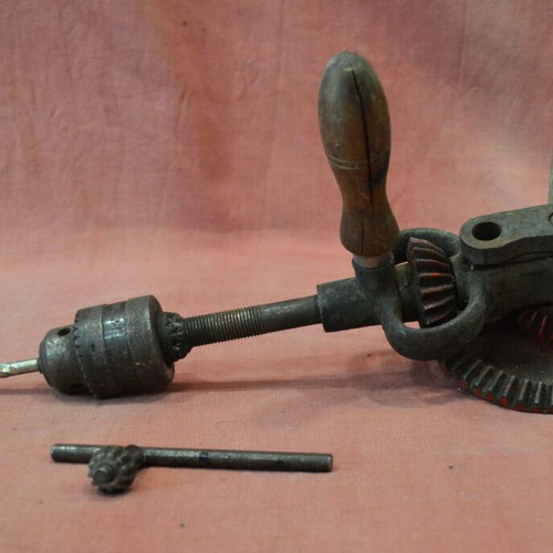 Hand drill tool USA easy to use period 1940-1950 (65 euros).
