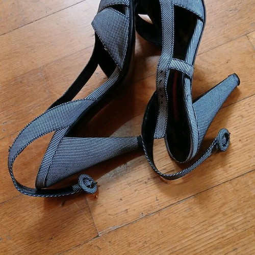 Women's sandals like new with high heel size 38 black and white
