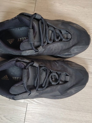 Adidas Yeezy Boost 700 MNVN Triple Black μεταχειρισμένα, νούμερο 38 2/3