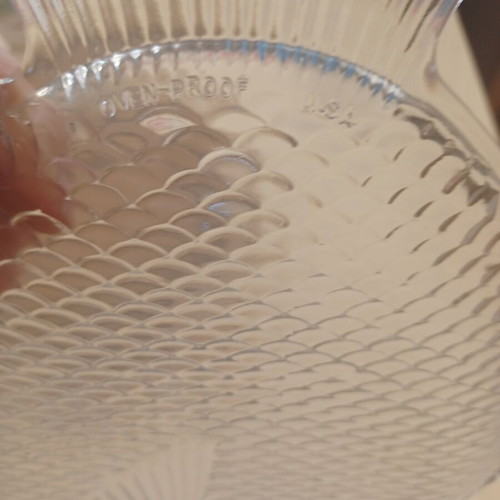 Glass heat-resistant fish-shaped plate like new