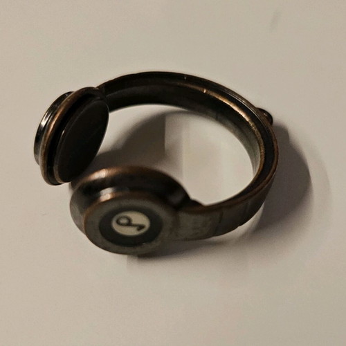 Beats headphones pendant or keychain like new, gold color