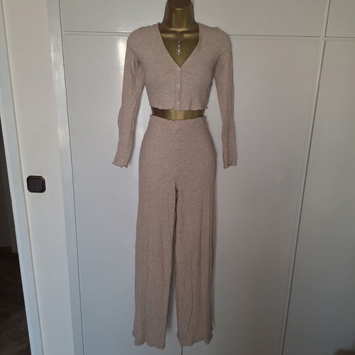 Ladies oatmeal beige lounge yoga gym set size medium, like new