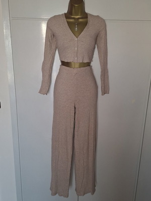 Ladies oatmeal beige lounge yoga gym set size medium, like new