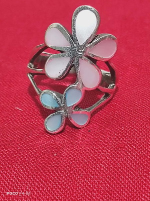 Silver ring 925 used with mother of pearl and pink, blue flower petals