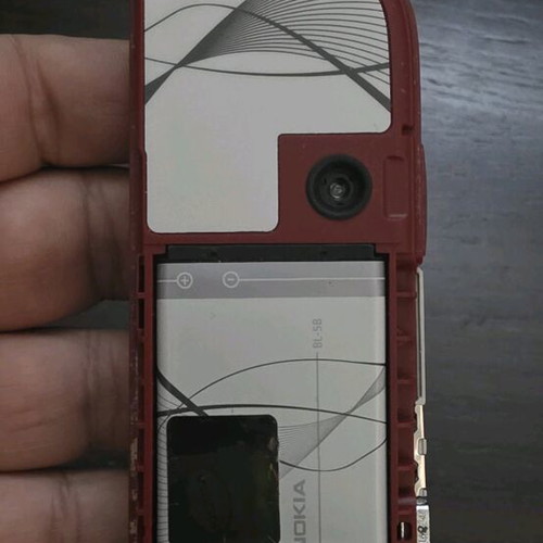 Nokia 7260 like new with original battery, cable and headphones
