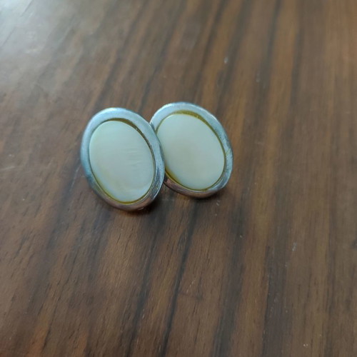 Earrings used without damages