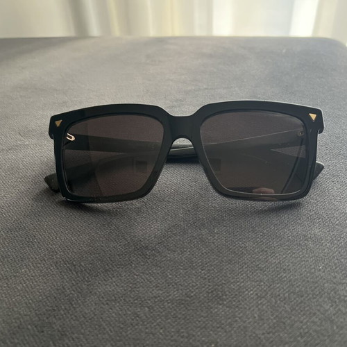 Bottega Veneta women's sunglasses black model BV1254S like new