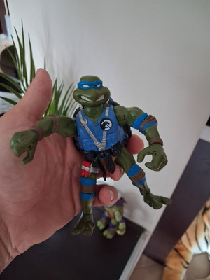 Leo Mutant Ninja Turtles Monster Trappers figure like new without accessories