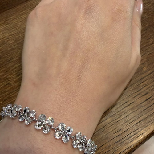 Bracelet with zircon flower design new, silver