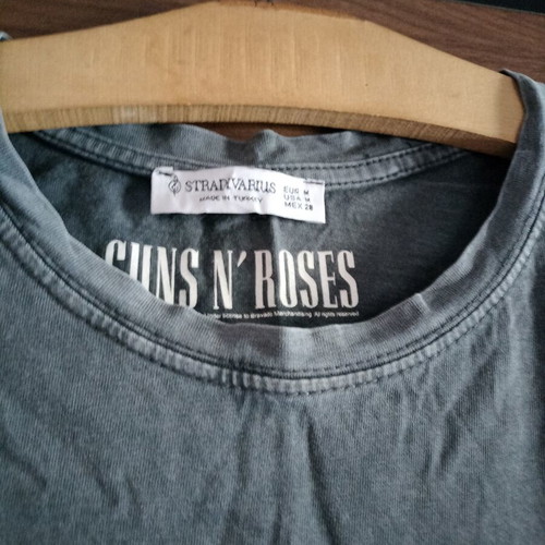 Makó T-shirt with Guns N' Roses print like new