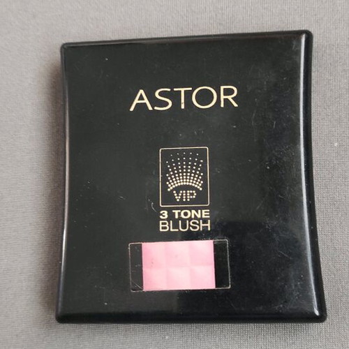 FABB lipstick, ESSENCE eyeshadow and ASTOR blush used