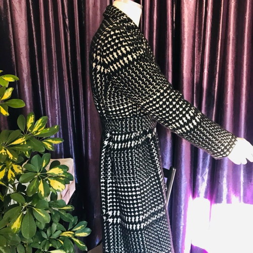Italian Coat branded new, high quality, size L