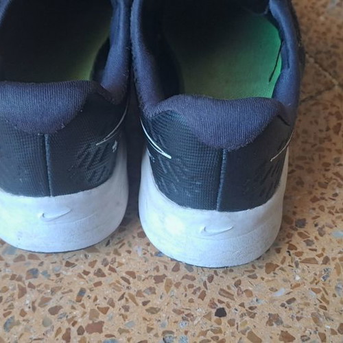Nike kids athletic shoes used, size 28.5, black