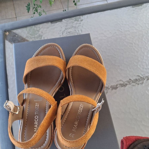 Marco Tozzi women's platform sandals size 39 like new