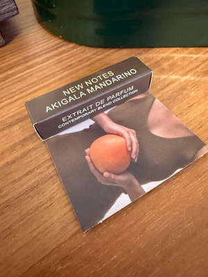 New Notes Akigala Mandarino Eau de Parfum 2ml επίσημο δείγμα δοκιμαστικό σαν καινούργιο