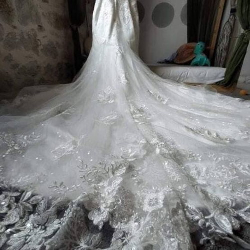 Wedding dress mermaid strapless new with train and beads