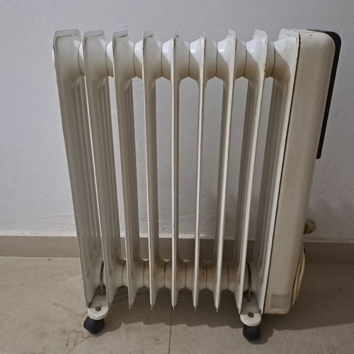 De'Longhi electric oil radiator 2000W used, 9 fins, Italian made